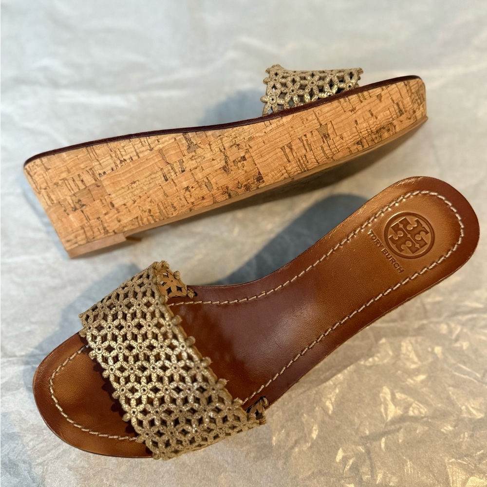 Tory Burch Daisy Floral Perforated Cork Wedge Sandals | Gold | Size 8 - Picture 6 of 10